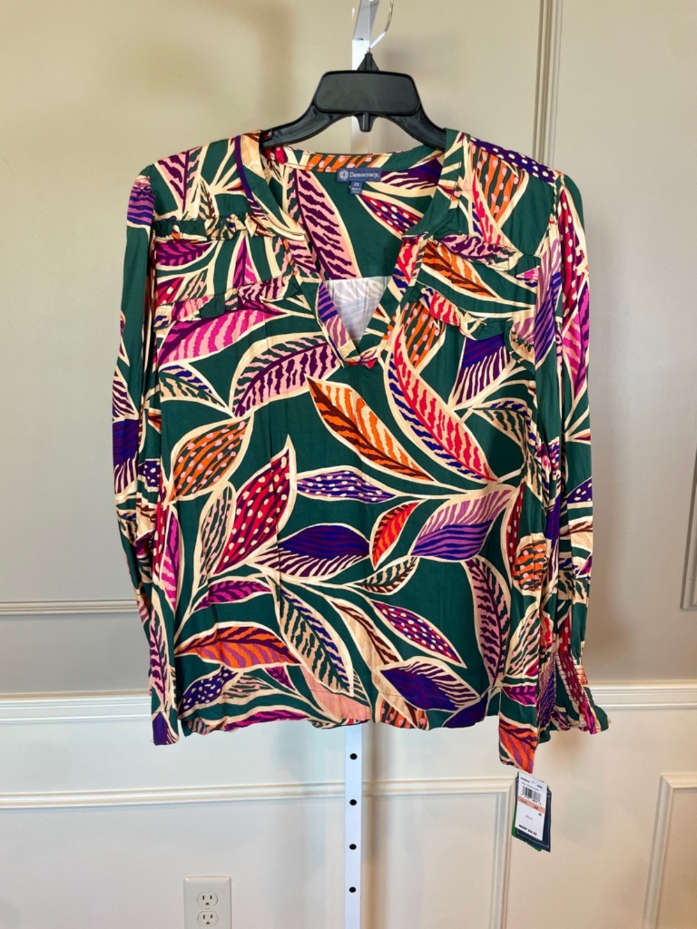 Democracy NWT 2X New Blouse Top Popover V Neck Green Tropical Colorful Casual